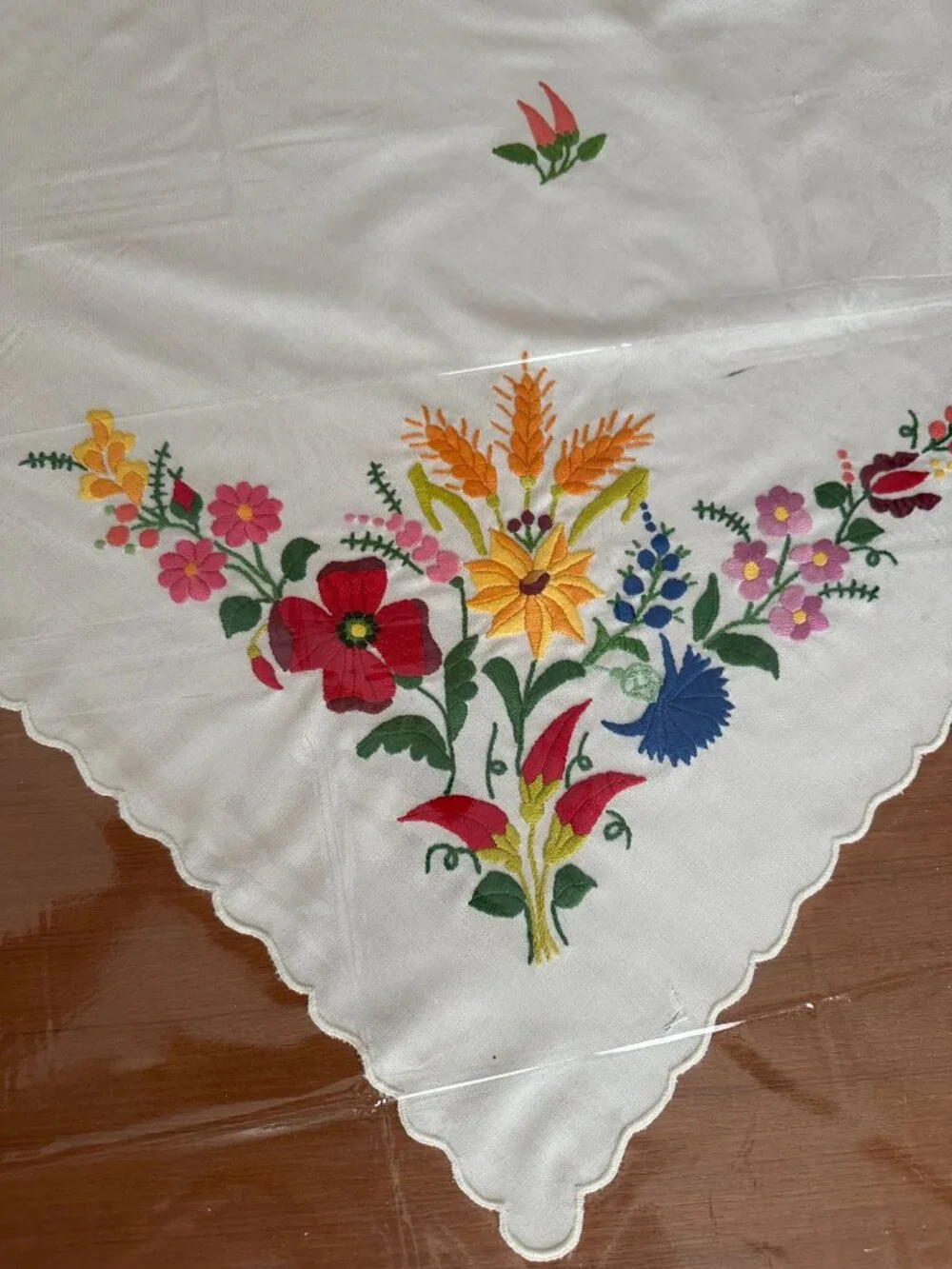 vintage Kalocsa tablecloth & 4 napkins Hungarian floral embroidery on a white c